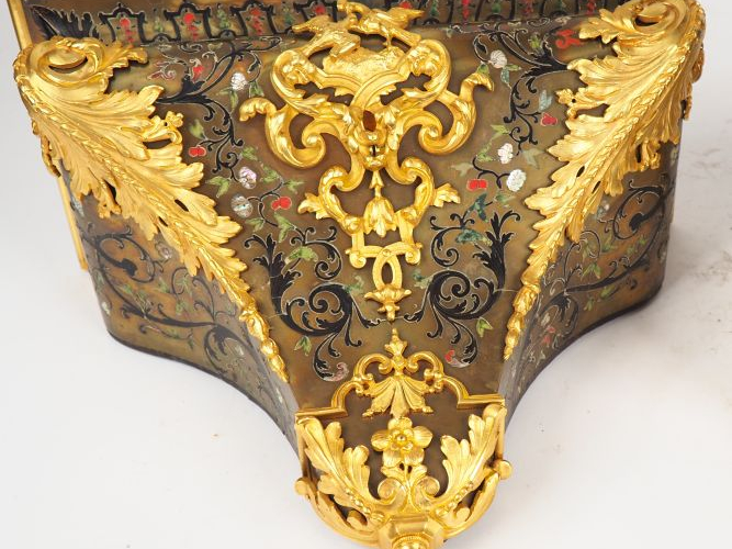 Cartel et son cul de lampe Louis XIV en marqueterie boulle d'écaille e