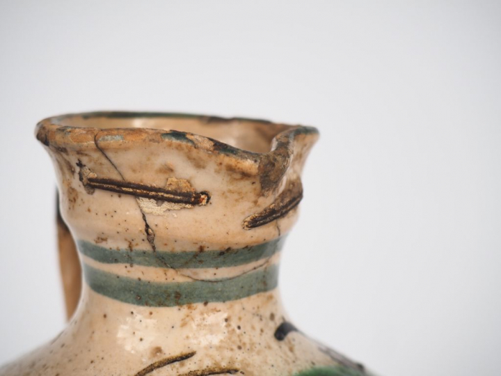 Verseuse en terre vernissée espagnole XIXème à décor polychrome d'oise