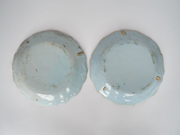 Deux différentes assiettes XIXème en faïence du sud de la France à déc
