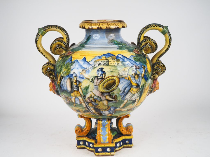 Grand vase fin XIXème début XXème en majolique italienne à décor d'un 