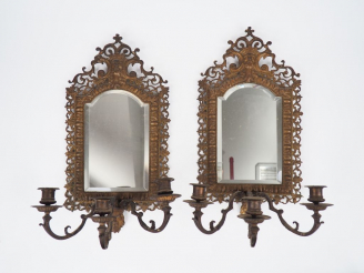 Vente aux enchères Paire d'appliques de style Louis XIV en bronze à fond de glace, à déco