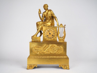 Vente aux enchères Pendule Restauration en bronze doré figurant une allégorie de la musiq