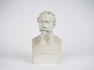 Vente aux enchères ISELIN. "portrait de Napoléon III" Sujet en biscuit de Sèvres signé et