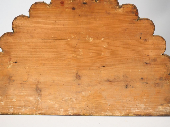 Panneau décoratif en bois incrusté de tessons de céramique et de verre