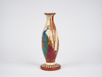 Vente aux enchères LONGWY France. Vase ovoïde Art Déco sur piédouche en émaux polychromes