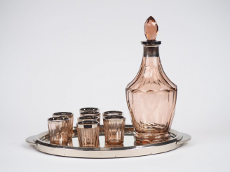 Vente aux enchères Service à liqueur de style Art Déco en verre rose et argenté comprenan