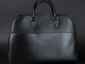 Vente aux enchères Louis VUITTON. Sac, modèle "Sorbonne", en cuir noir.  Années 1994-2003
