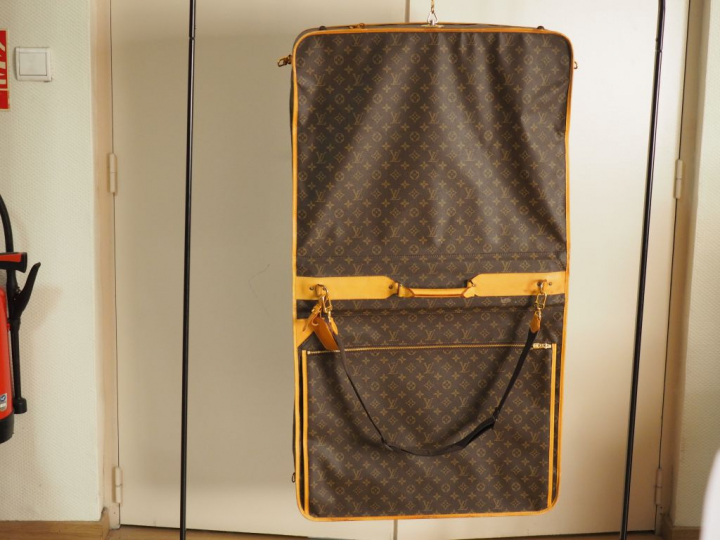Louis VUITTON. Paris Made in France – Numéroté - Porte habit confectio