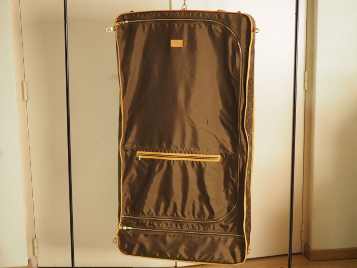 Louis VUITTON. Paris Made in France – Numéroté - Porte habit confectio