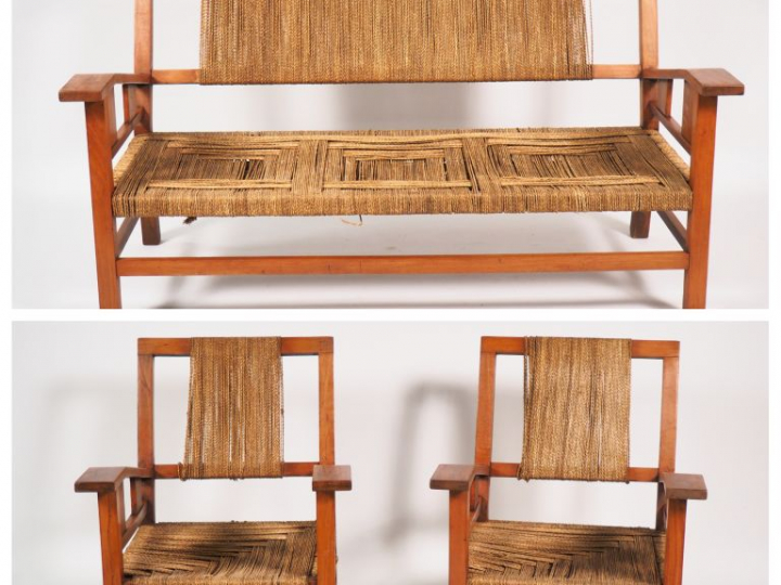 Francis JOURDAIN. Mobilier de salon en bois naturel et cordage compren