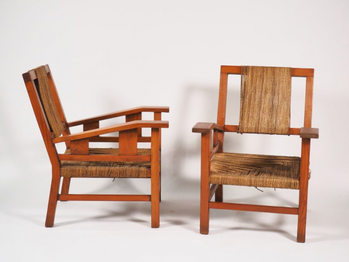 Francis JOURDAIN. Mobilier de salon en bois naturel et cordage compren
