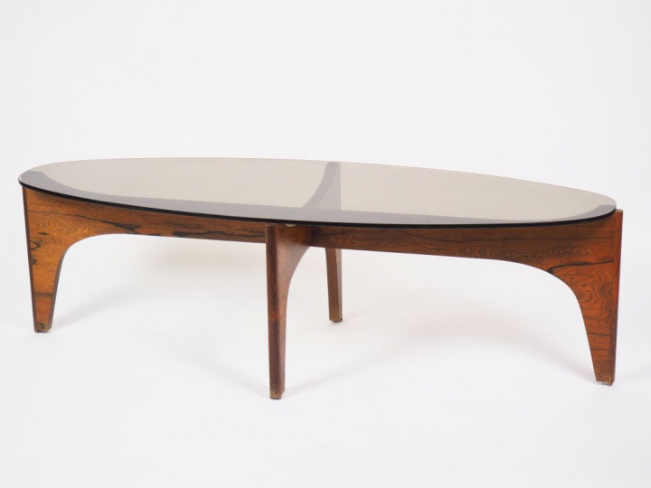 Table basse scandinave 1970, piétement en placage de palissandre, plat