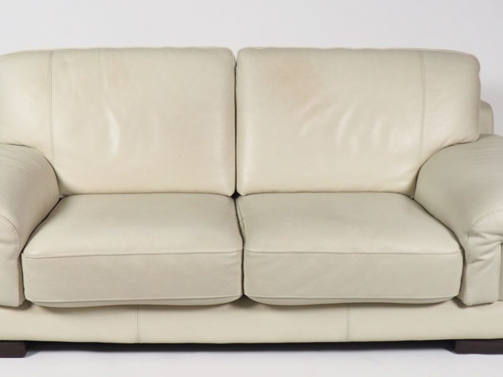 CALIA ITALIA.  Canapé en cuir blanc, deux places.