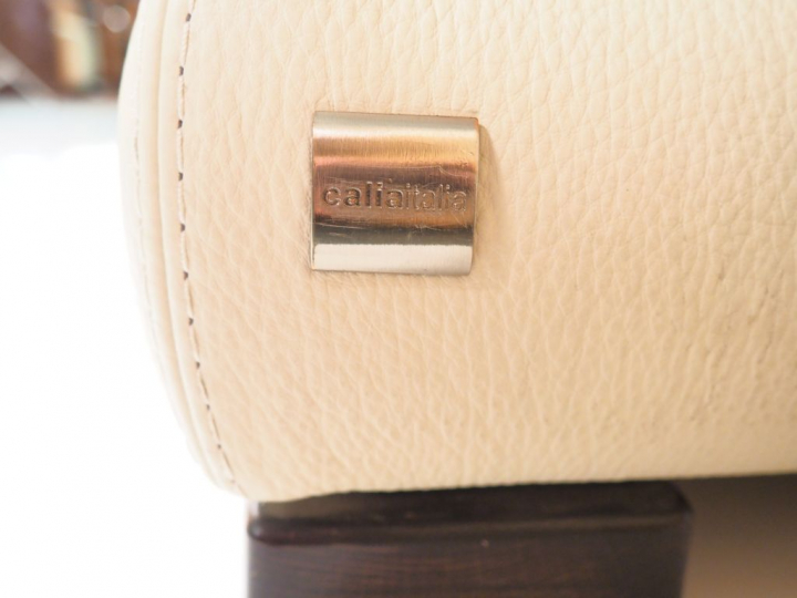 CALIA ITALIA.  Canapé en cuir blanc, trois places.