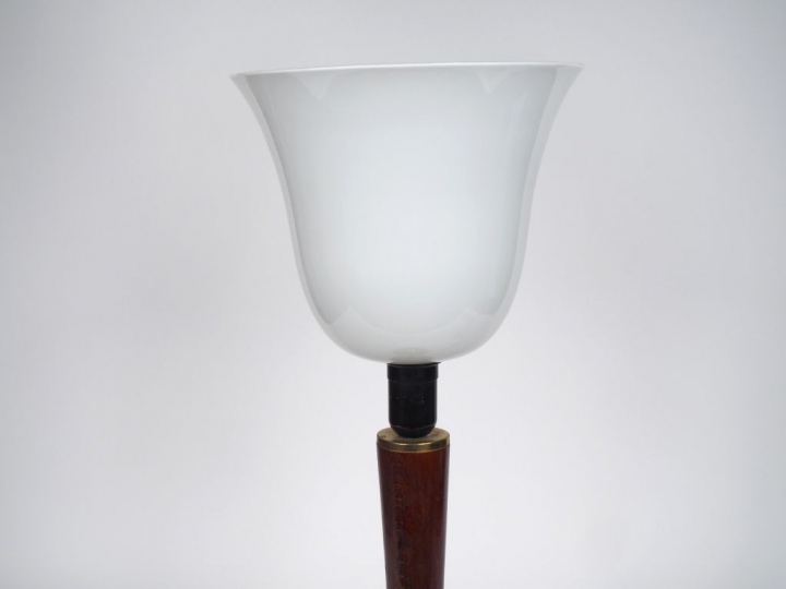 Lampe de bureau de style Art Déco en bois et laiton, abat jour en verr
