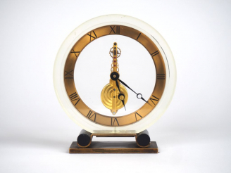 Vente aux enchères JAEGER LECOULTRE. Pendulette  H. 14 cm  (marque effacée)