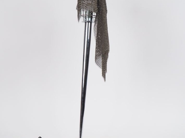 Toni CORDERO pour ARTEMIDE. Lampe Ecate en métal chromé.  H. 83 cm