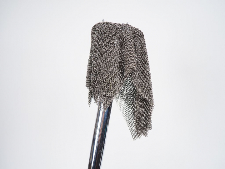 Toni CORDERO pour ARTEMIDE. Lampe Ecate en métal chromé. H. 83 cm