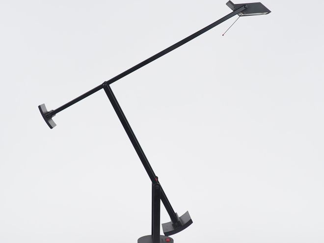 ARTEMIDE. Lampe "Tizio" laquée noir.