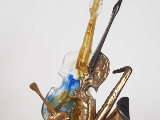 Vente aux enchères LOHE. 'Rhapsodie simple'. Sculpture en pâte de verre, bronze et métal.