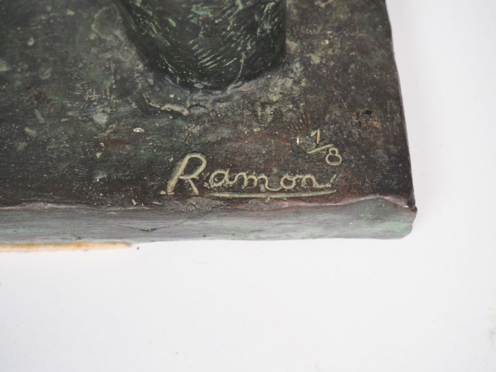 RAMON.  "nue" Sculpture en bronze à patine verte. Signée et numérotée 