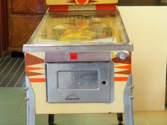 Vente aux enchères Flipper Gottlieb El Dorado. Dim. 173 x 58 x 135 cm