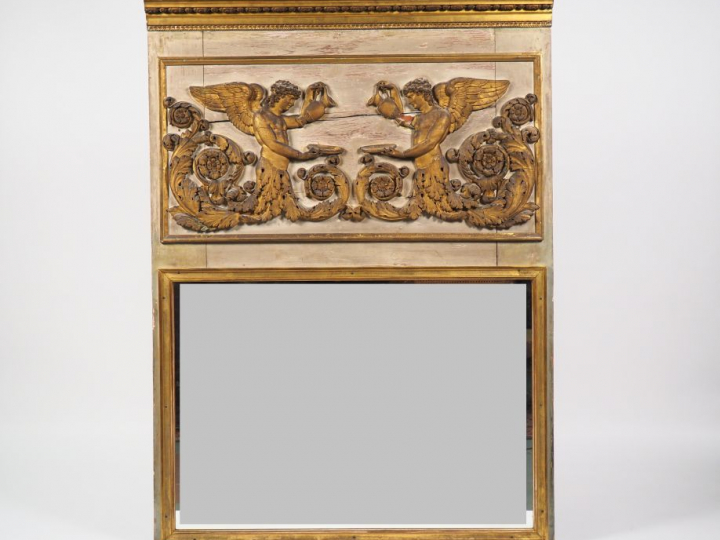 Trumeau Empire en bois et stuc laqué gris et doré. Dim. 139 x 102 cm (