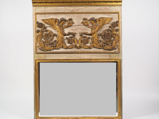 Vente aux enchères Trumeau Empire en bois et stuc laqué gris et doré. Dim. 139 x 102 cm (