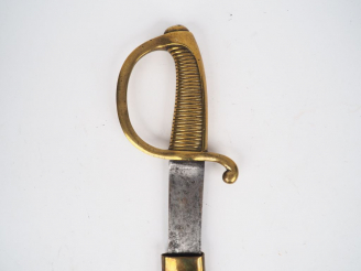Vente aux enchères Sabre briquet modèle AN XI , fusée en bronze fondu, lame courbe et pla