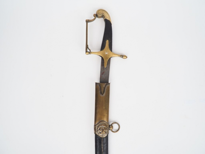 Sabre de cavalerie légère de fantaisie assez atypique et tardif, montu