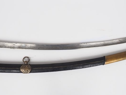 Sabre de cavalerie légère de fantaisie assez atypique et tardif, montu