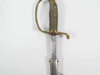 Vente aux enchères Sabre d’enfant (longueur totale 740 mm) imitant un sabre de sous-offic