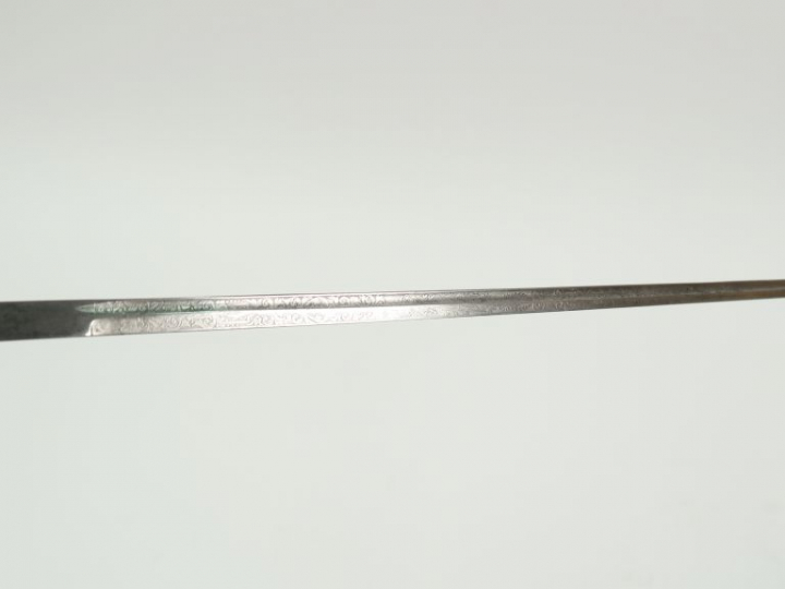 Sabre d’enfant (longueur totale 740 mm) imitant un sabre de sous-offic
