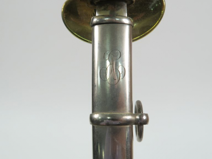 Belle épée à clavier d’officier, monture en bronze doré, branche de ga
