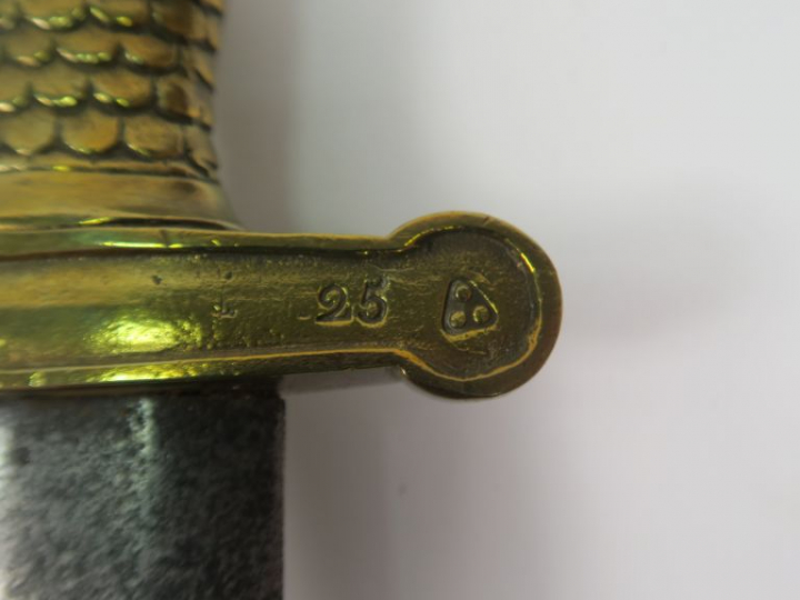 Glaive modèle 1816, monture en bronze doré, fusée à écaille, pommeau p