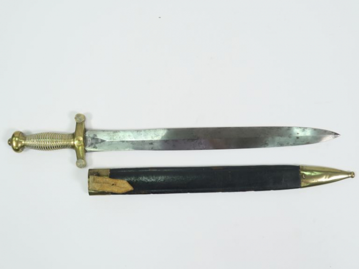 Glaive modèle 1831, monture en bronze fusée à torons (25), lame droite
