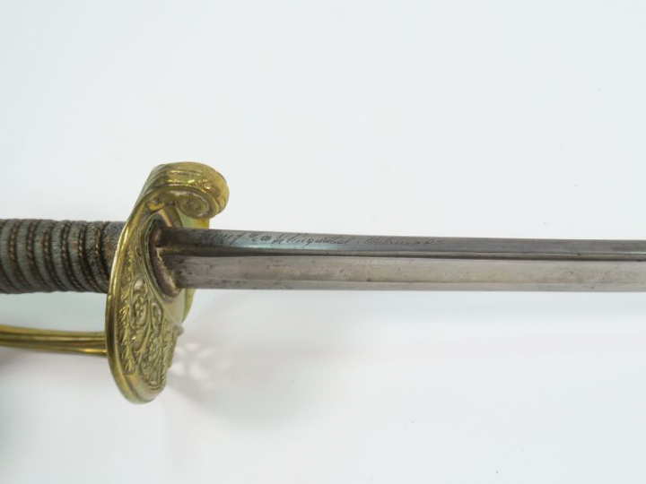 Sabre modèle 1845 d’adjudant, monture en bronze fondu ciselé, calotte 