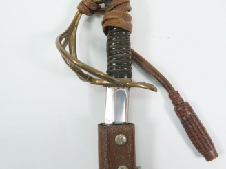Vente aux enchères Sabre d’officier de cavalerie modèle 1822. Lame courbe à gorge et dos 