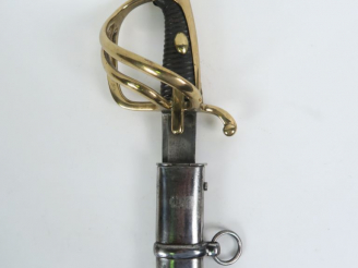 Vente aux enchères Sabre de cavalerie légère sur le modèle de l’ AN XI troupe, lame à dos