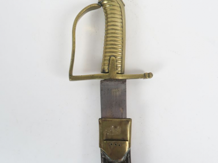 Sabre briquet modèle 1767, lame courbe plate à dos plat marqué en curs