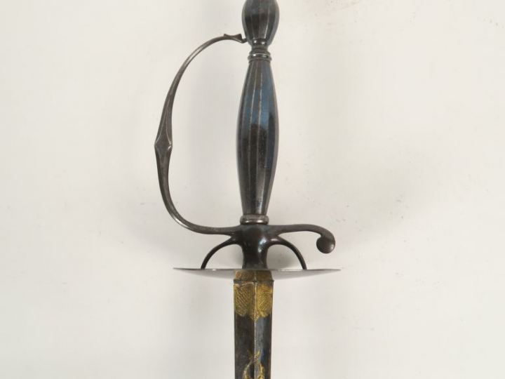 Belle épée de cour de 960 mm de long (seconde partie du XVIII éme) en 