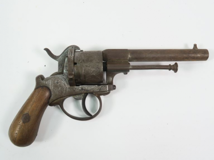 Revolver Belge système Lefaucheux en calibre 9 mm à broche, canon rond