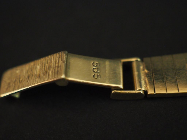 EXCELLENT Montre bracelet de dame, boitier et bracelet en or jaune 14k