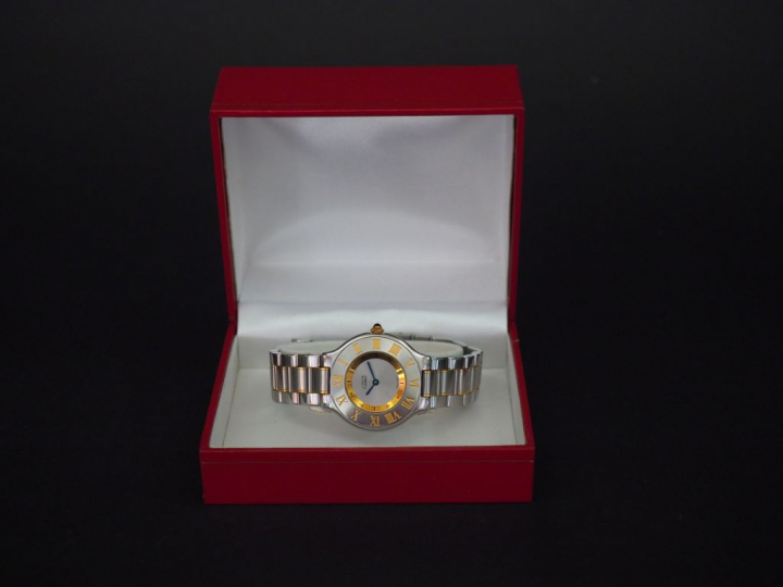 CARTIER, Must 21 Montre bracelet de dame en acier et métal doré.  Cadr