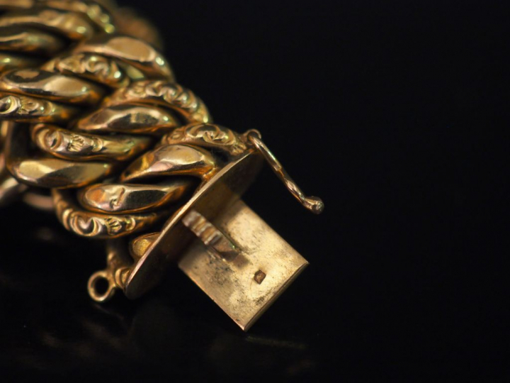 Bracelet articulé en or jaune, maille américaine.  Long. 19 cm Poids. 