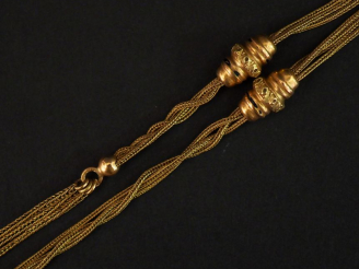 Vente aux enchères Giletière Napoléon III en or jaune et émail noir.  Long. 38,5 cm Poids