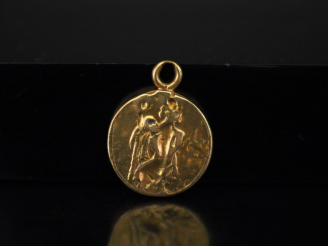 Vente aux enchères Médaille religieuse en or jaune, figurant Saint Jean-Baptiste portant 