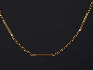Vente aux enchères Chaine en or jaune, maille gourmette et maillon rectangulaire alternés