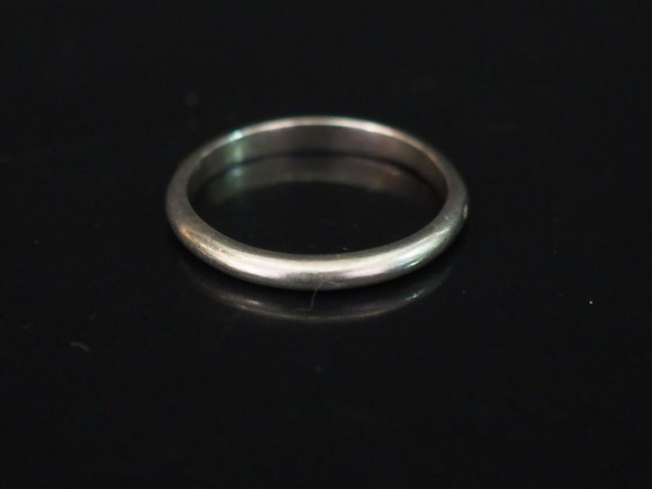 Alliance en platine. TDD. 53 Poids. 3,13 g   