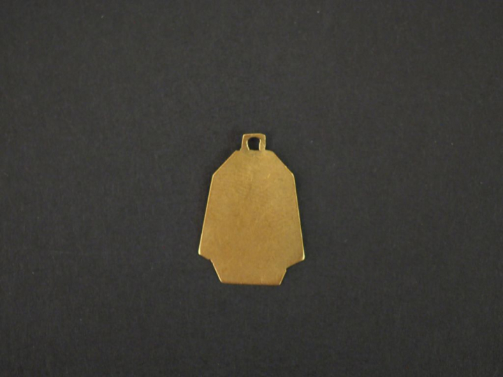 Petite médaille religieuse de style Art déco deux tons d'or, figurant 